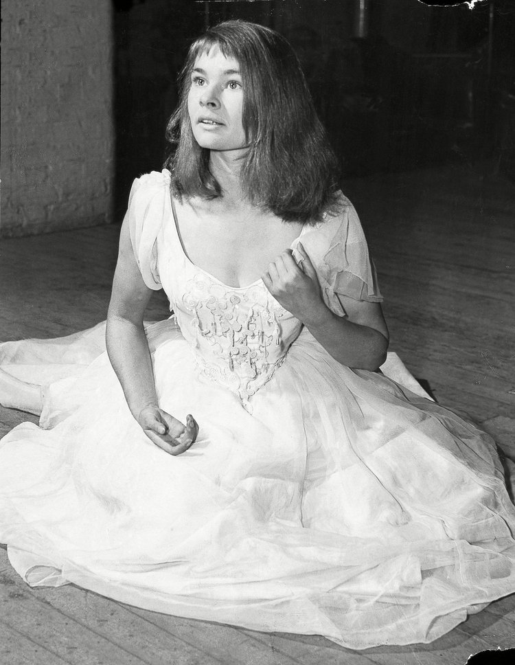Judi Dench como Ophelia en 