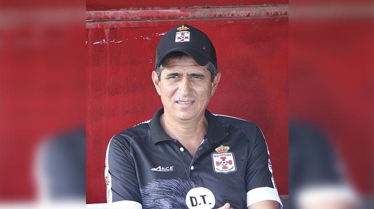El estratega de Real Santa Cruz, José