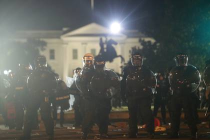 Law enforcement personnel clash with protesters rallying at the White House against the death in Minneapolis police custody of George Floyd, in Washington, D.C., U.S. May 31, 2020. REUTERS/Jonathan Ernst