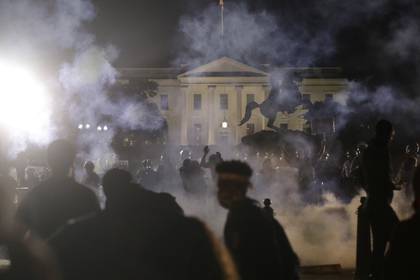 Manifestantes en las inmediaciones de la Casa Blanca. REUTERS/Jonathan Ernst
