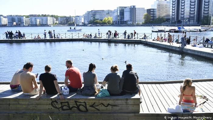 Schweden Stockholm | Coronavirus | Menschen in der Natur (Imago Images/H. Montgomery)