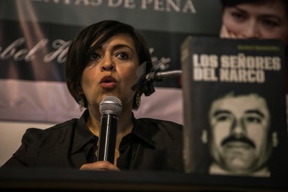CULIACÁN, SINALOA, 05MARZO2015.- En el marco del doceavo aniversario del semanario Rio Doce, la periodista Anabel Hernández García ofreció una conferencia magistral donde hablo del narcotráfico y problemas sociales en México. FOTO: RASHIDE FRIAS /CUARTOSCURO.COM