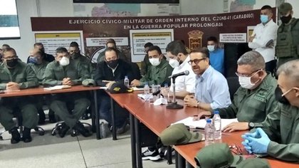 La reunión con las autoridades militares, el gobernador y Nicolasito