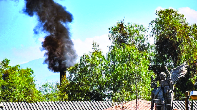 Morgues y crematorios colapsan en Santa Cruz y Cochabamba