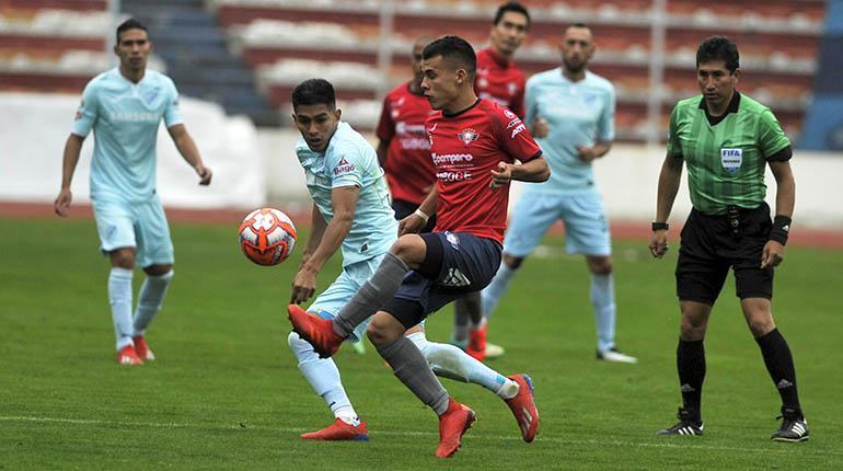 El volante del club Wilstermann Moisés Villarroel (centro). | APG
