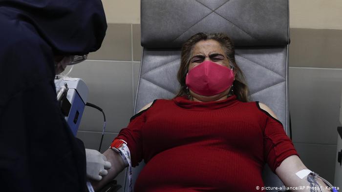 Bolivien La Paz Coronavirus Blutspende (picture-alliance/AP Photo/J. Karita)