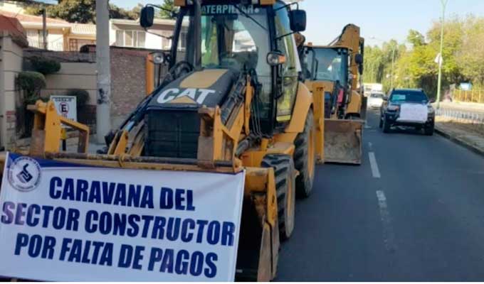 Caravana-de-maquinaria-pesada-Foto-Opinion-Bolivia